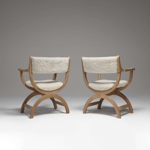 Scaun din lemn masiv si material boucle. Culori la comanda