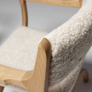 Scaun din lemn masiv si material boucle. Culori la comanda