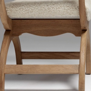 Scaun din lemn masiv si material boucle. Culori la comanda