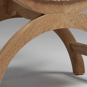 Scaun din lemn masiv si material boucle. Culori la comanda