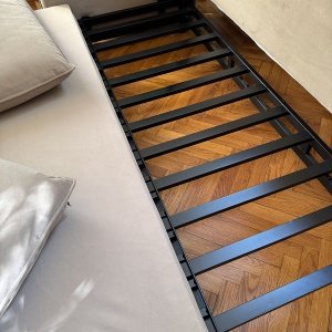 Canapea extensibilă Swedi din catifea antipată – design scandinav, confort și eleganță