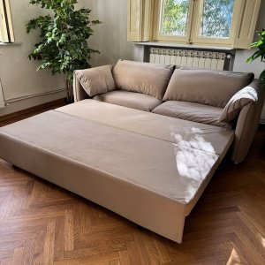 Canapea extensibilă Swedi din catifea antipată – design scandinav, confort și eleganță