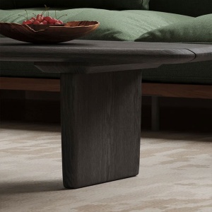 Măsuță de cafea Timber din lemn de stejar roșu – design natural, disponibilă pe Homedit