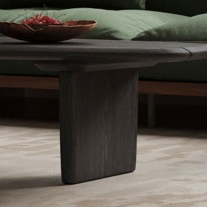 Măsuță de cafea Timber din lemn de stejar roșu – design natural, disponibilă pe Homedit