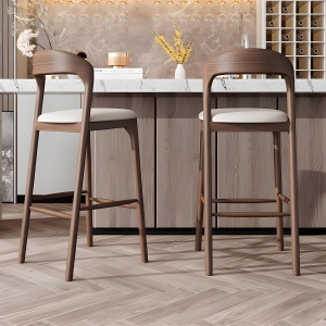 Scaun de bar Bardi, Homedit