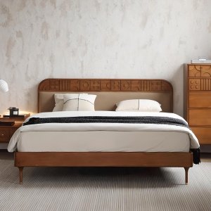 Pat din lemn masiv Geobed – design geometric sculptat, stil atemporal | Homedit