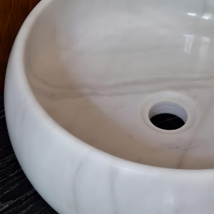 Lavoar rotund Alvoro 38 cm din marmură albă, montaj pe blat | Homedit