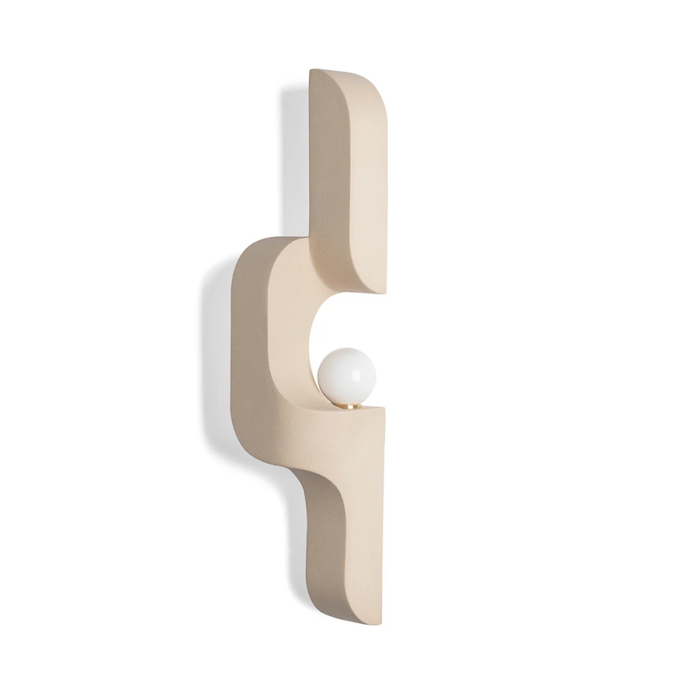 Lampa de perete Wadd – design sculptural din ceramică și alamă periată | Homedit