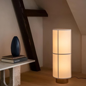 Lampă de podea Cotton din lemn masiv și abajur textil – Homedit