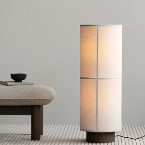Lampă de podea Cotton din lemn masiv și abajur textil – Homedit