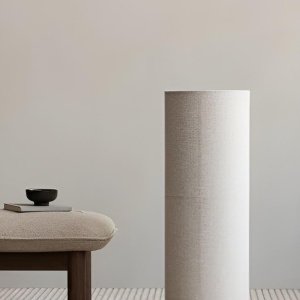 Lampă de podea Cotton din lemn masiv și abajur textil – Homedit