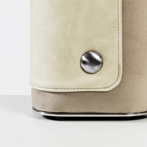 Lampă de masă Chevron – Eleganță modernă cu bază din piele și abajur textil