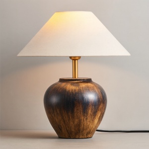 Lampa Diner ceramică cu abajur textil – eleganță clasică pentru orice spațiu