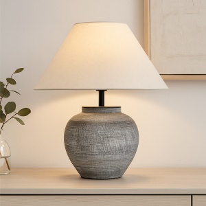 Lampă ceramică Volerra cu abajur textil – iluminat elegant pentru casă