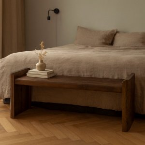 Bancă din lemn masiv Leah cu detalii sculptate | Homedit