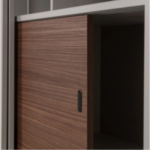 Bibliotecă Pines din lemn masiv de pin – design modern cu uși din sticlă